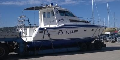 Transport of a police boat