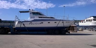 Transport of a police boat